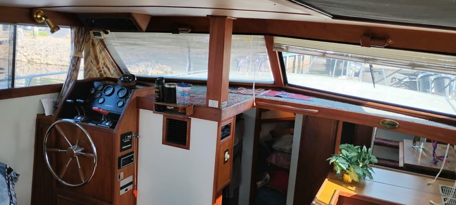 1988 Marinette 37 Motor Yacht