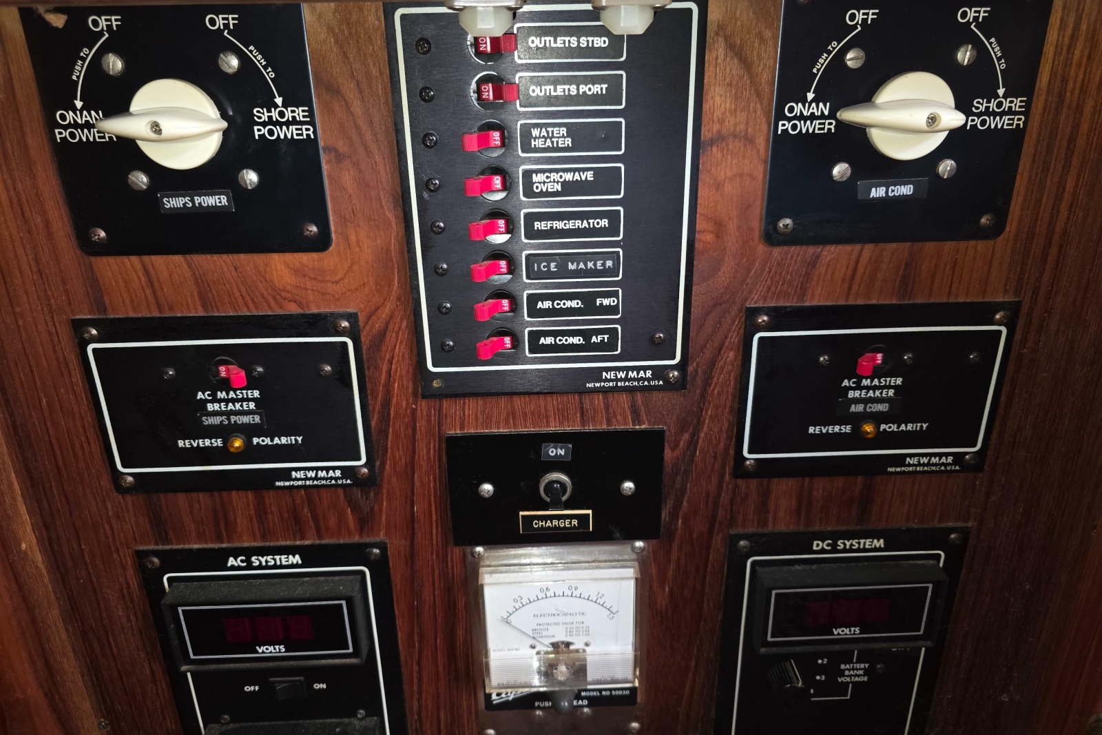1988 Marinette 37 Motor Yacht