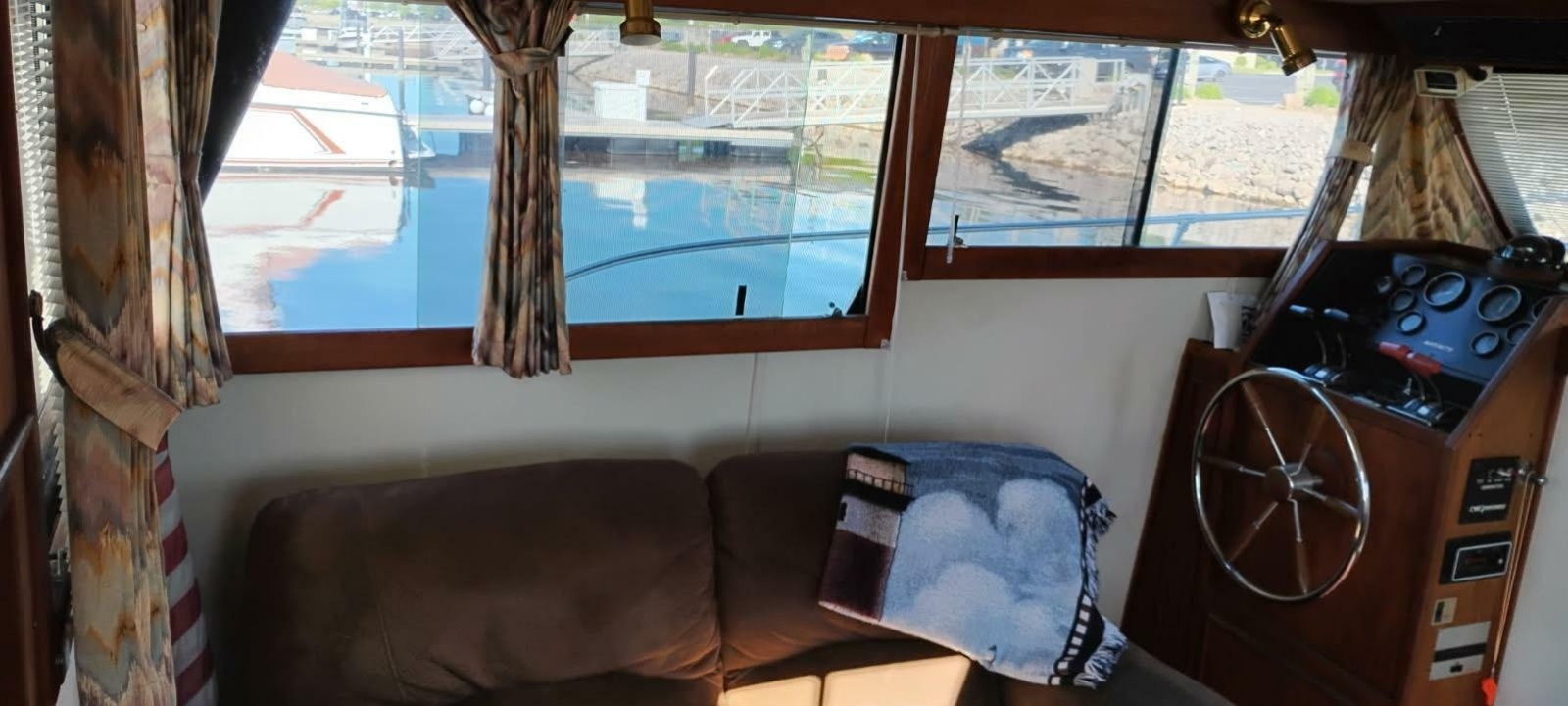 1988 Marinette 37 Motor Yacht