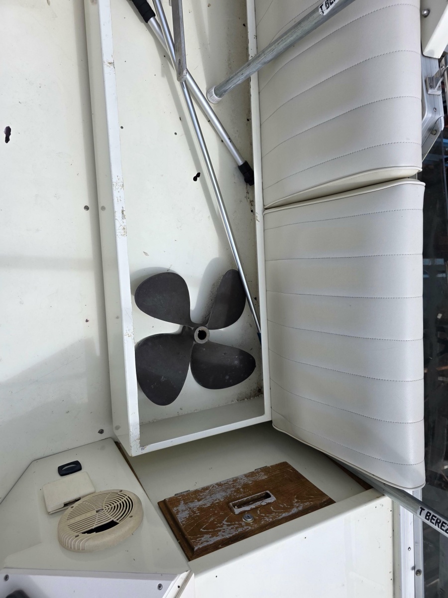 1988 Marinette 37 Motor Yacht