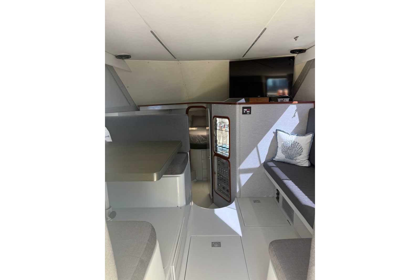 33ft Phoenix Yacht For Sale