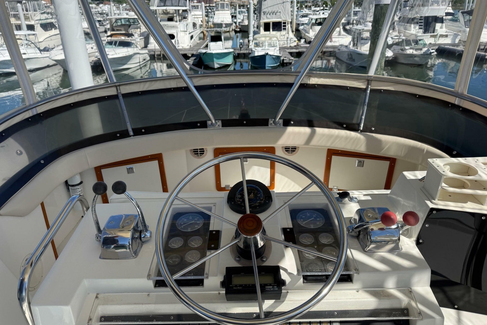 33ft Phoenix Yacht For Sale