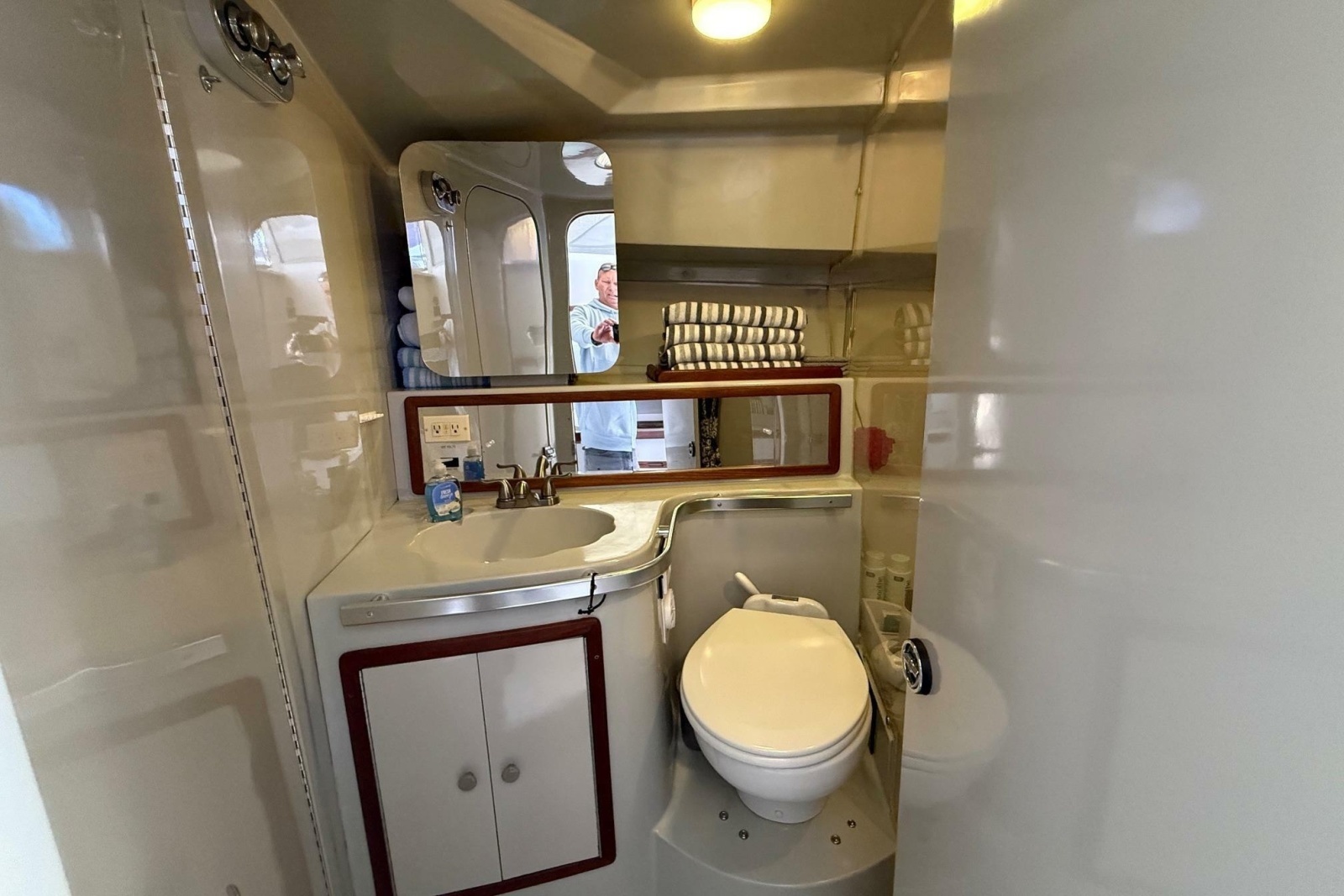 33ft Phoenix Yacht For Sale