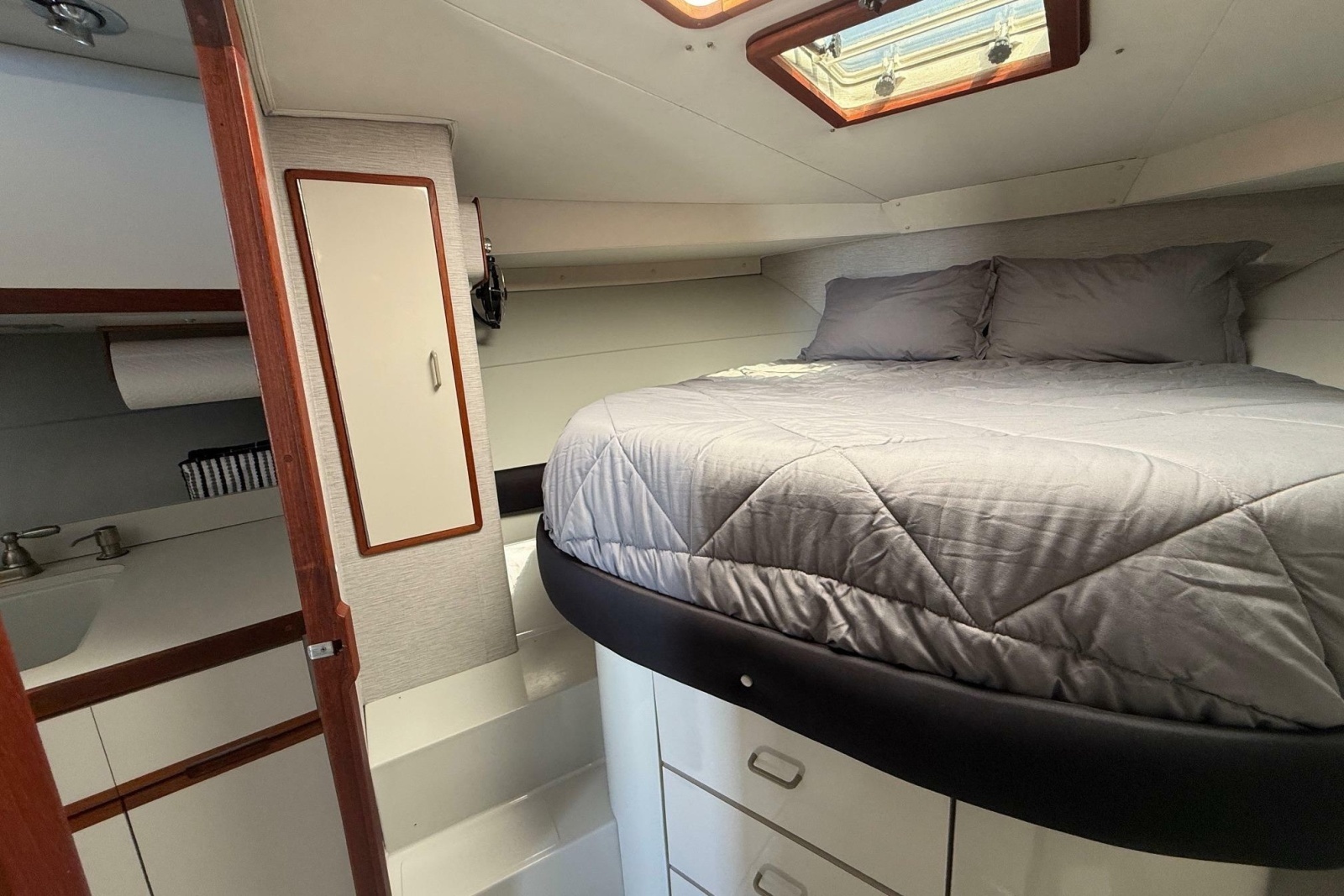 33ft Phoenix Yacht For Sale