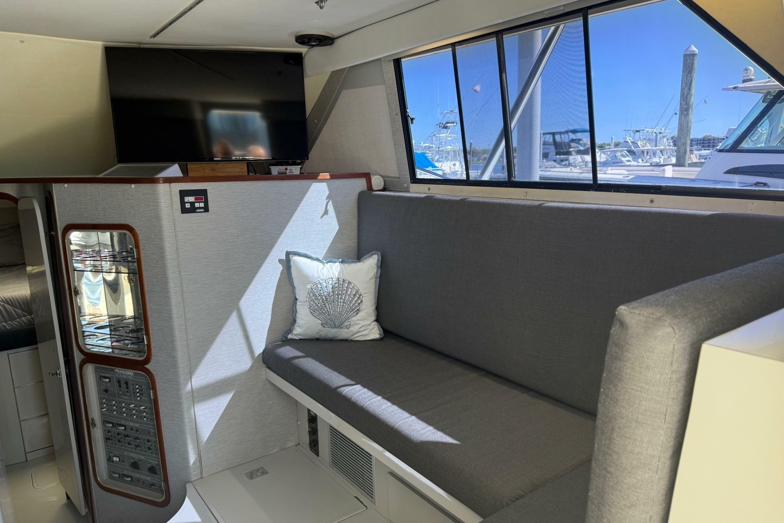 33ft Phoenix Yacht For Sale