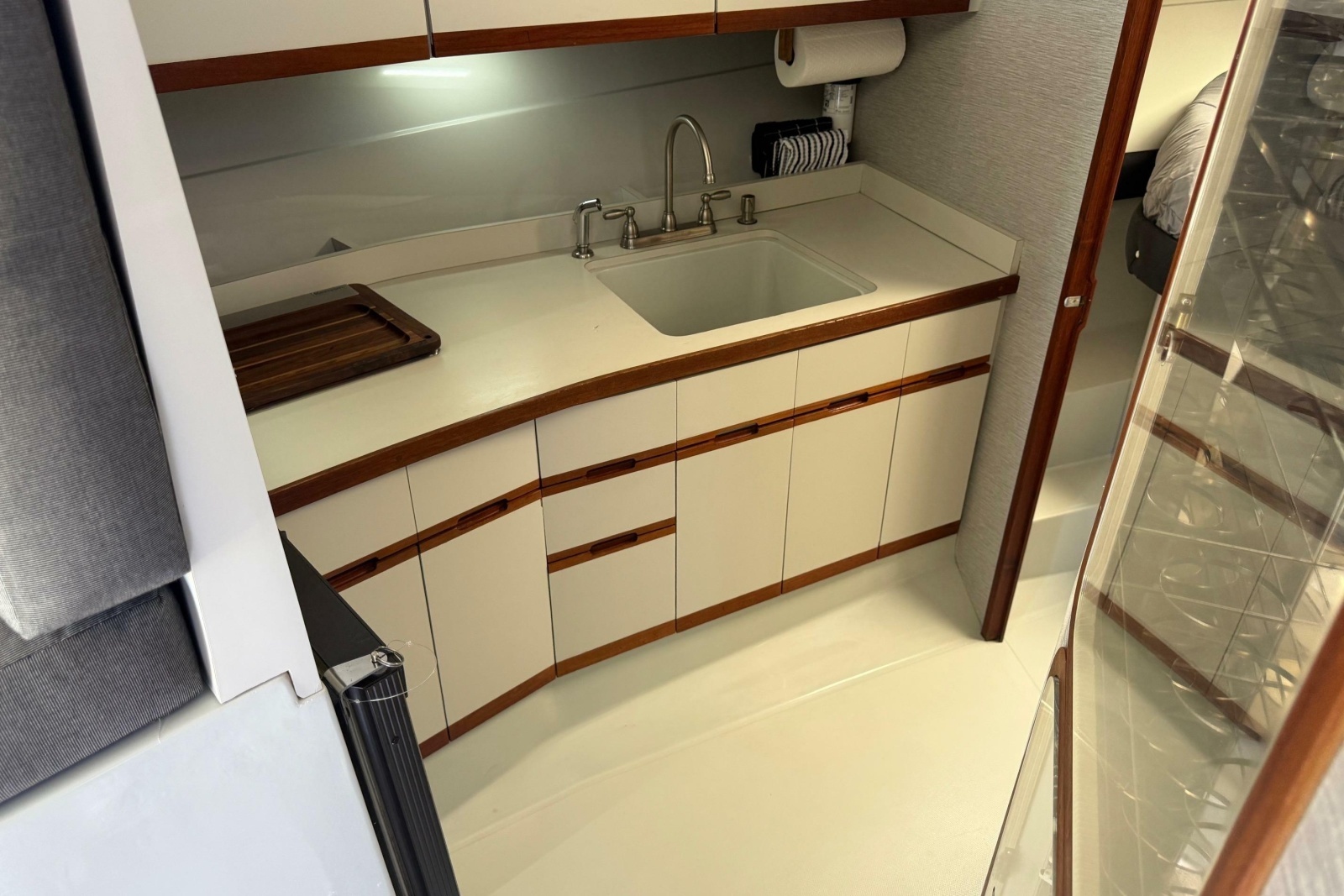 33ft Phoenix Yacht For Sale