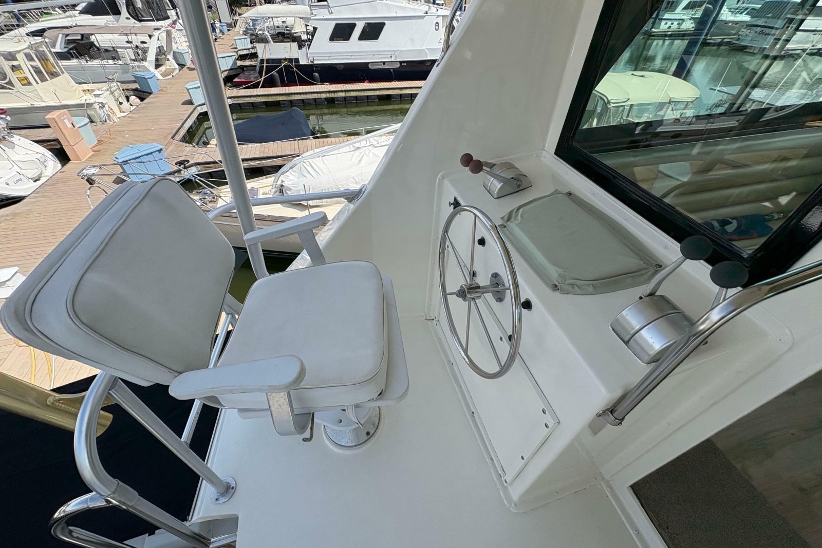 1985 Hatteras 60 Convertible