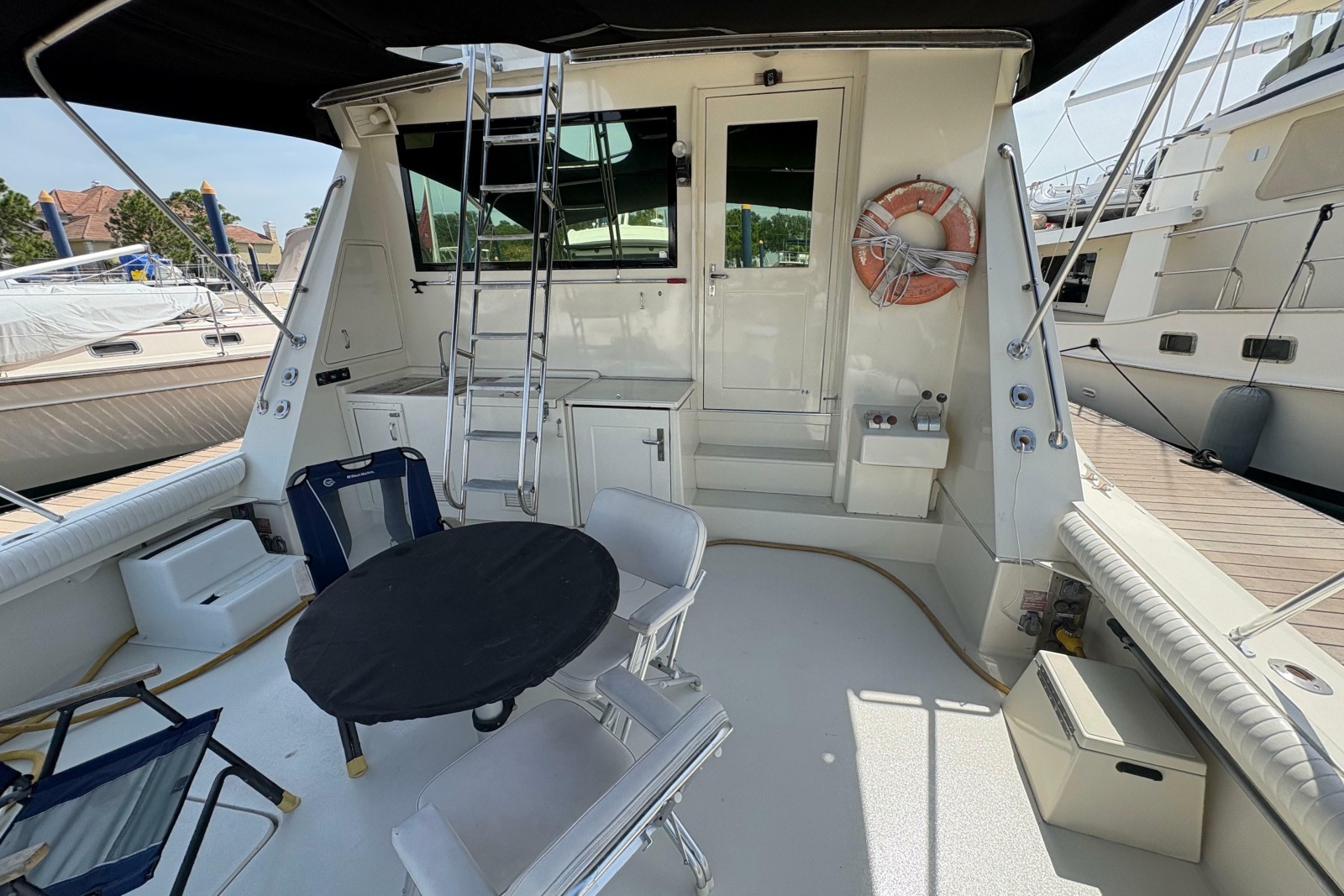 1985 Hatteras 60 Convertible