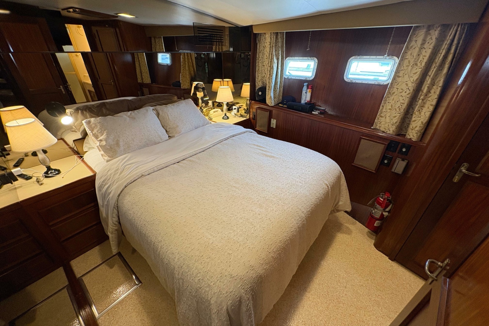 1985 Hatteras 60 Convertible