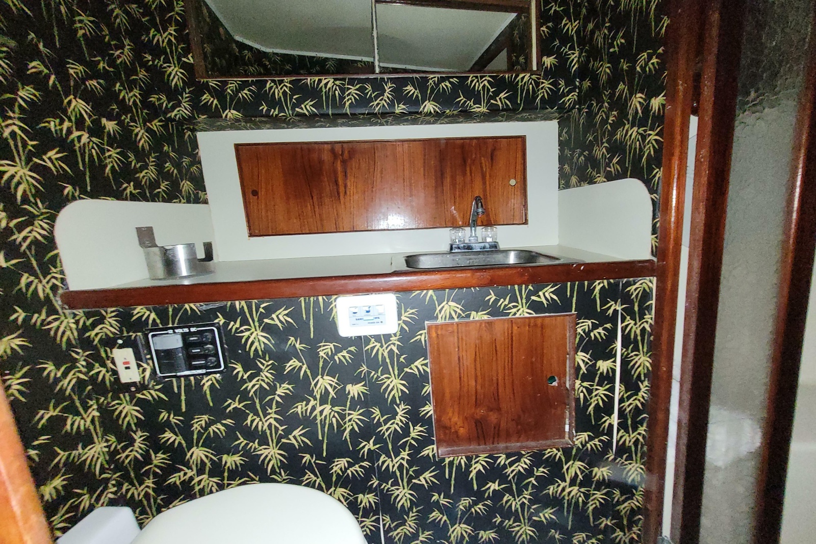 1984 Sunny Briggs 37 Express