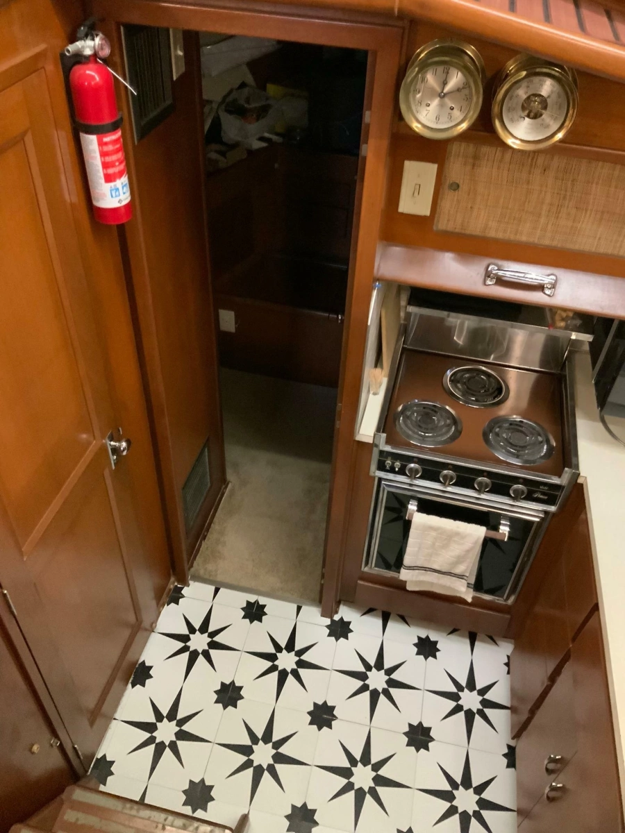 1969 Hatteras 41 Twin Cabin