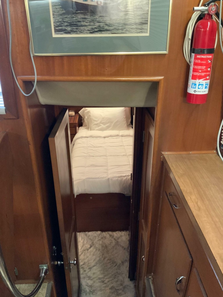 1969 Hatteras 41 Twin Cabin