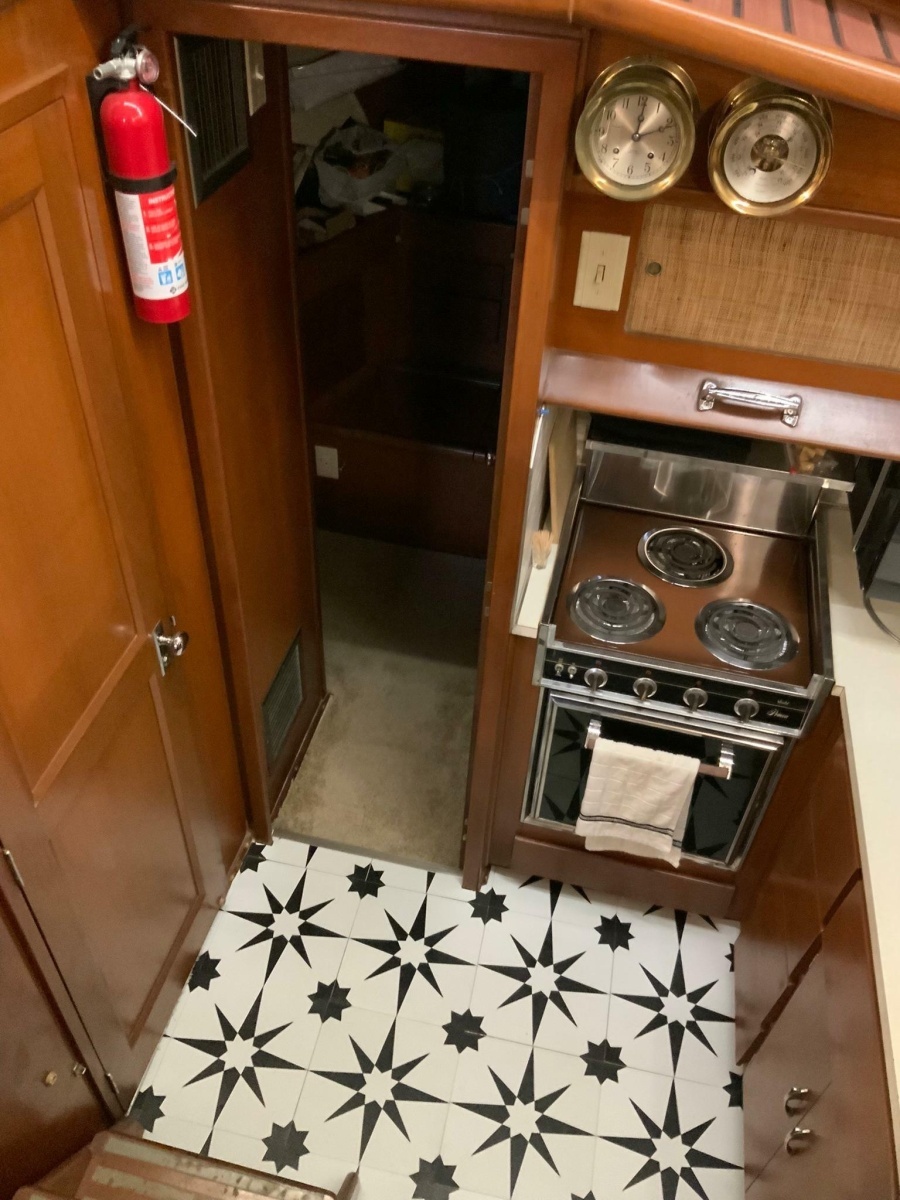 1969 Hatteras 41 Twin Cabin