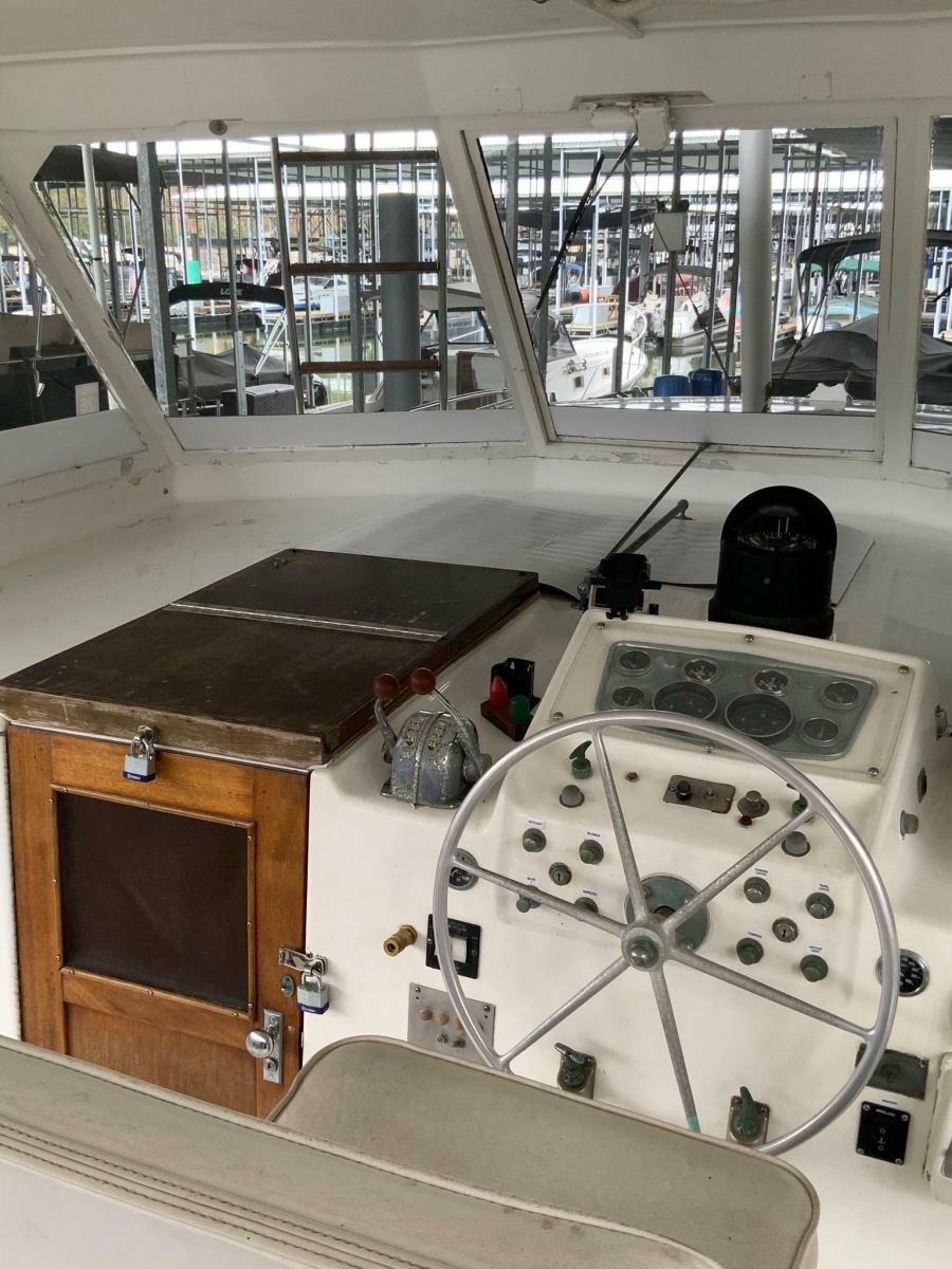 1969 Hatteras 41 Twin Cabin