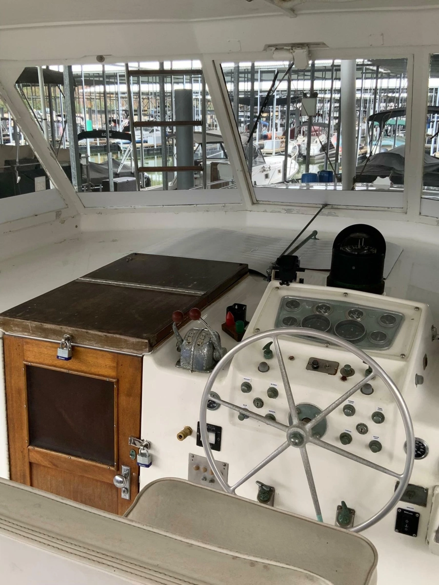 1969 Hatteras 41 Twin Cabin