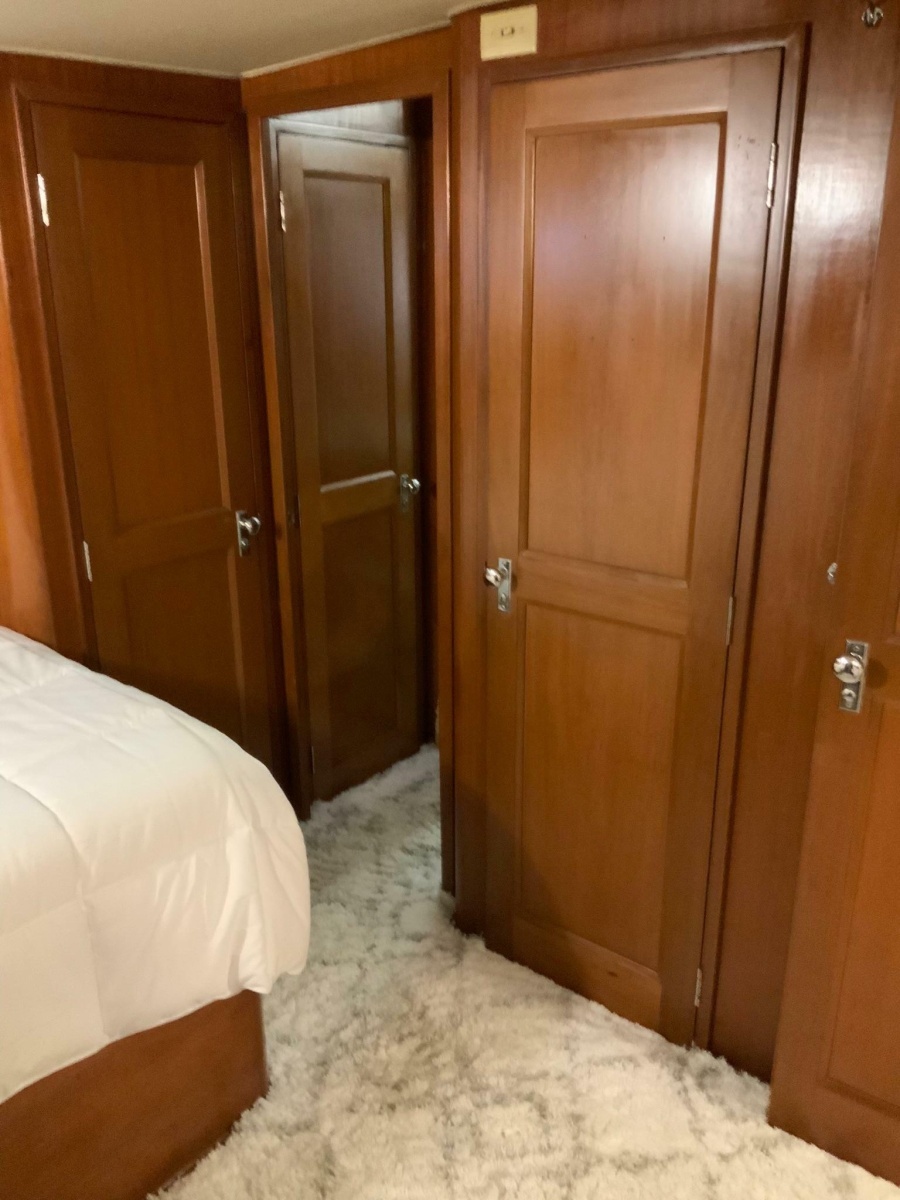 1969 Hatteras 41 Twin Cabin