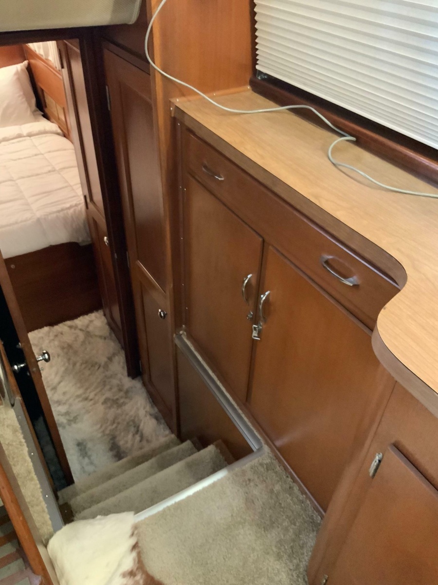 1969 Hatteras 41 Twin Cabin