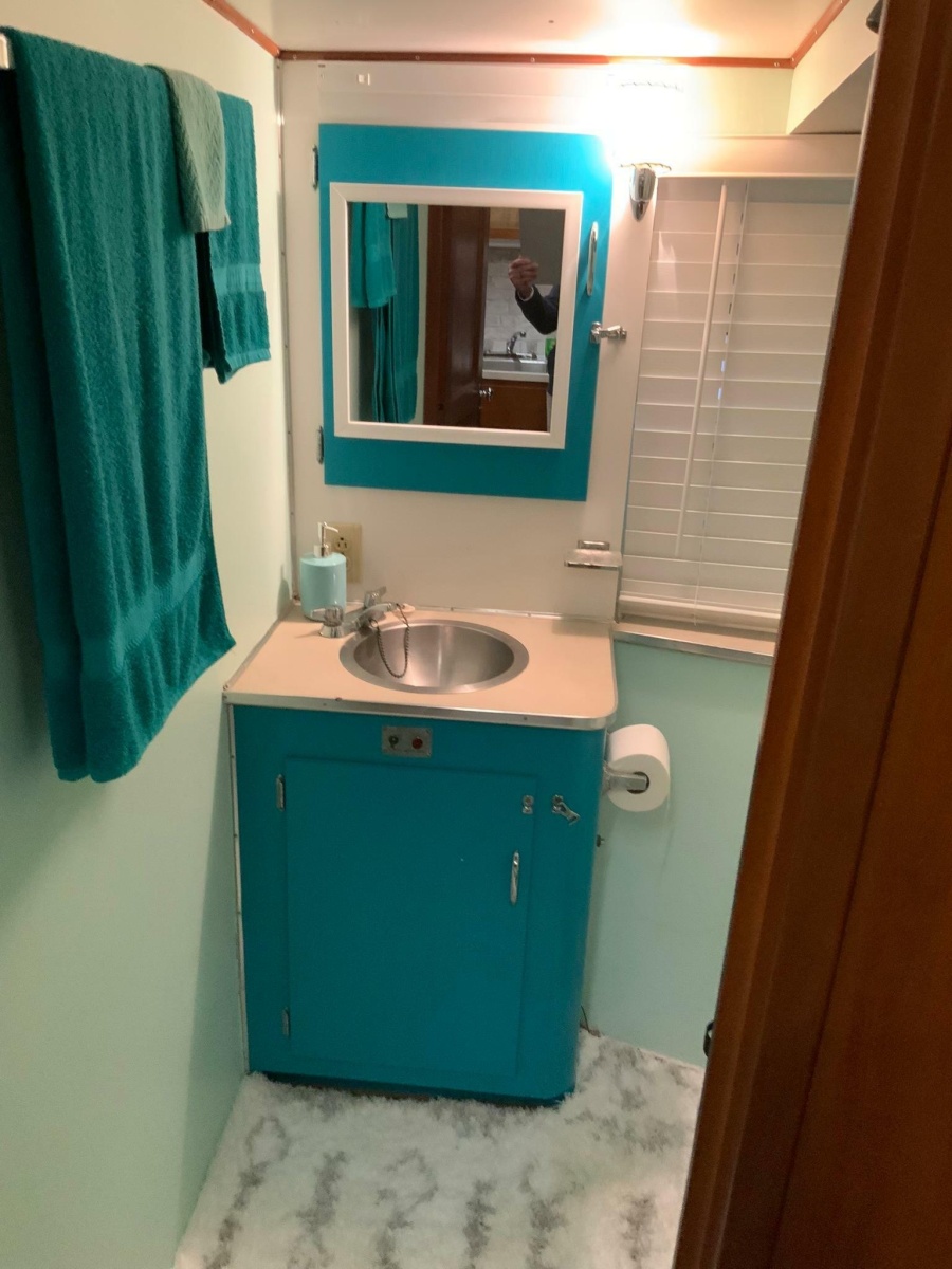 1969 Hatteras 41 Twin Cabin