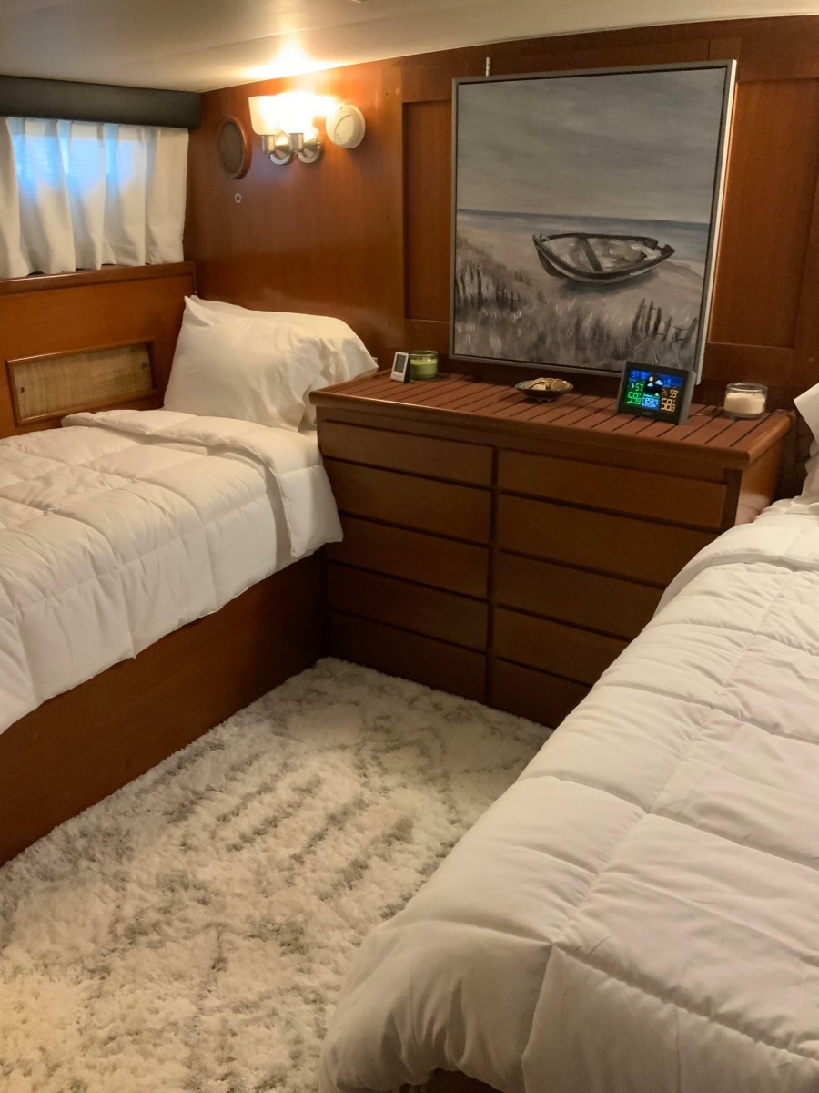 1969 Hatteras 41 Twin Cabin