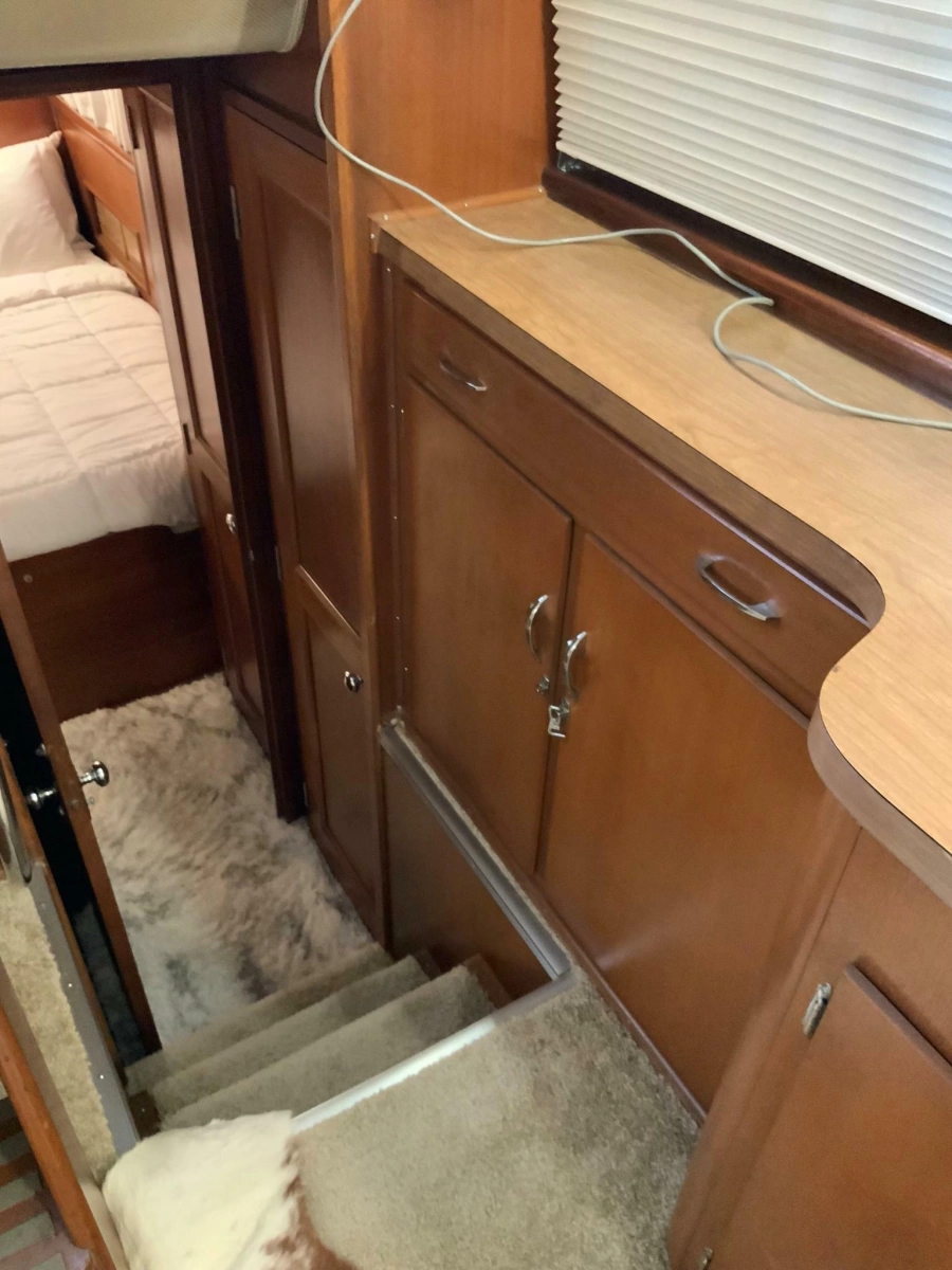 1969 Hatteras 41 Twin Cabin