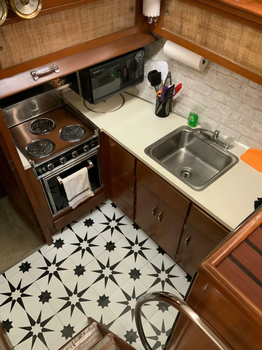 1969 Hatteras 41 Twin Cabin