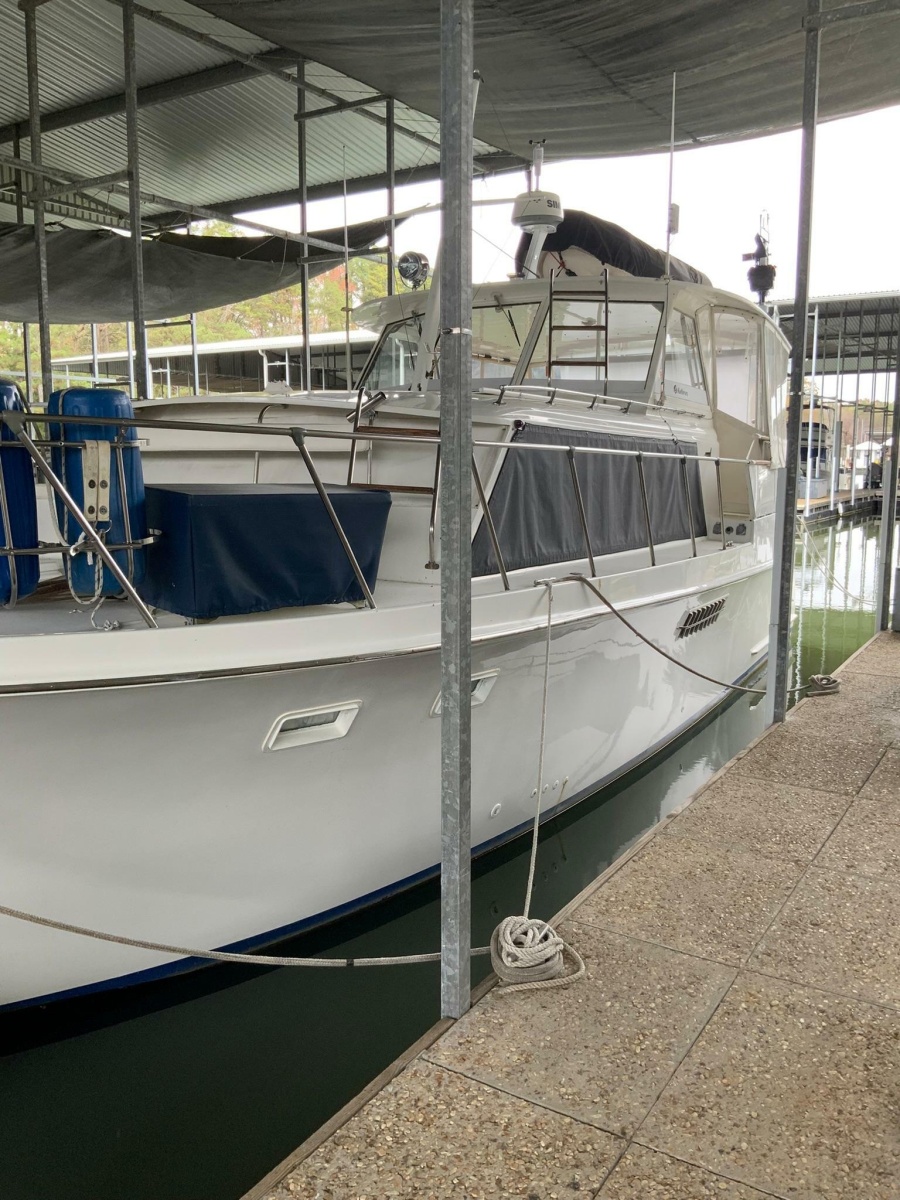 1969 Hatteras 41 Twin Cabin