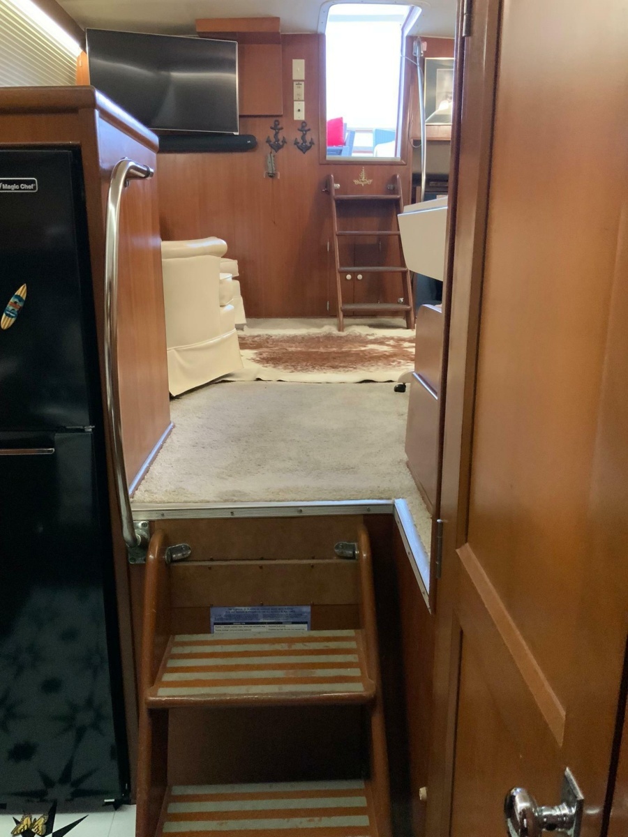 1969 Hatteras 41 Twin Cabin
