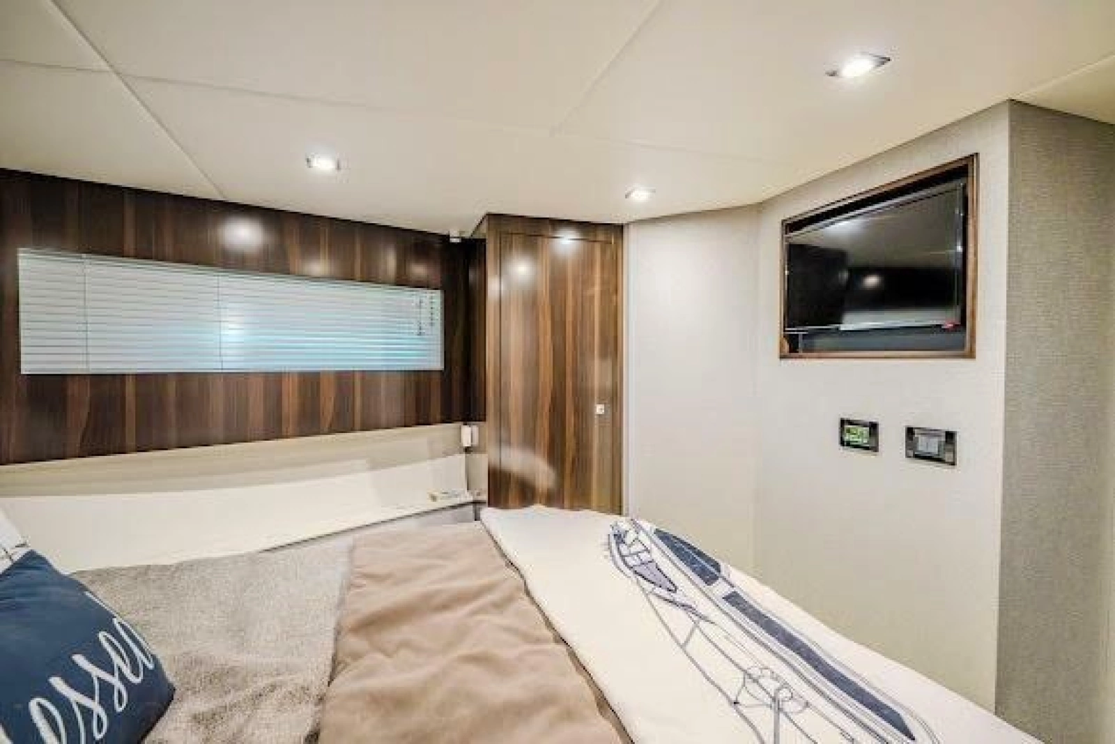 2023 Cruisers Yachts 42 Cantius