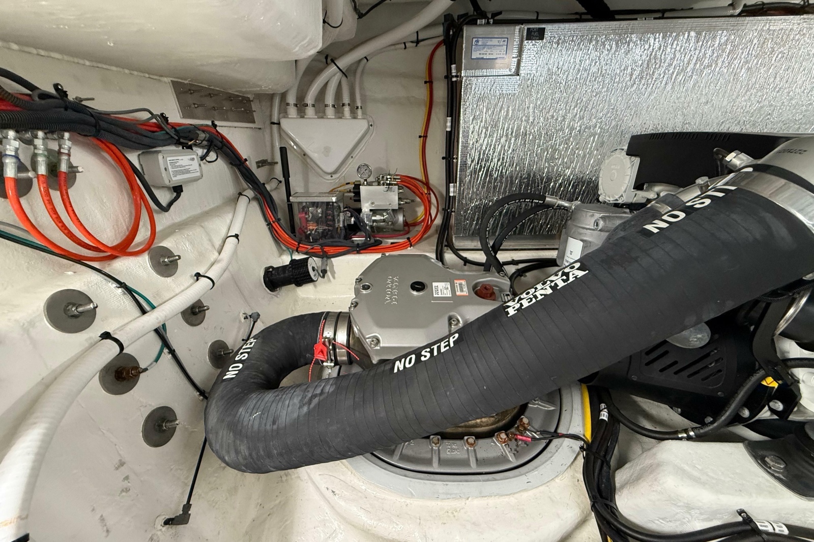 2023 Cruisers Yachts 42 Cantius
