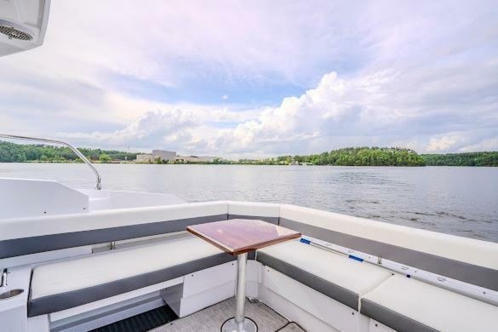 2023 Cruisers Yachts 42 Cantius