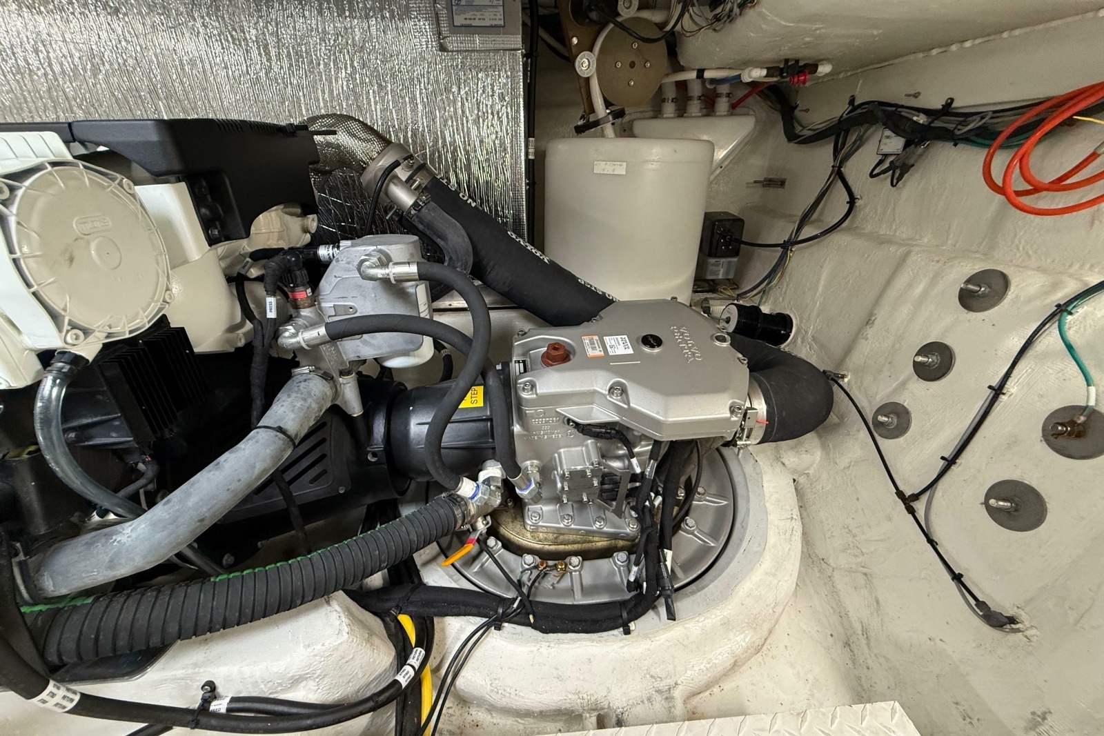 2023 Cruisers Yachts 42 Cantius