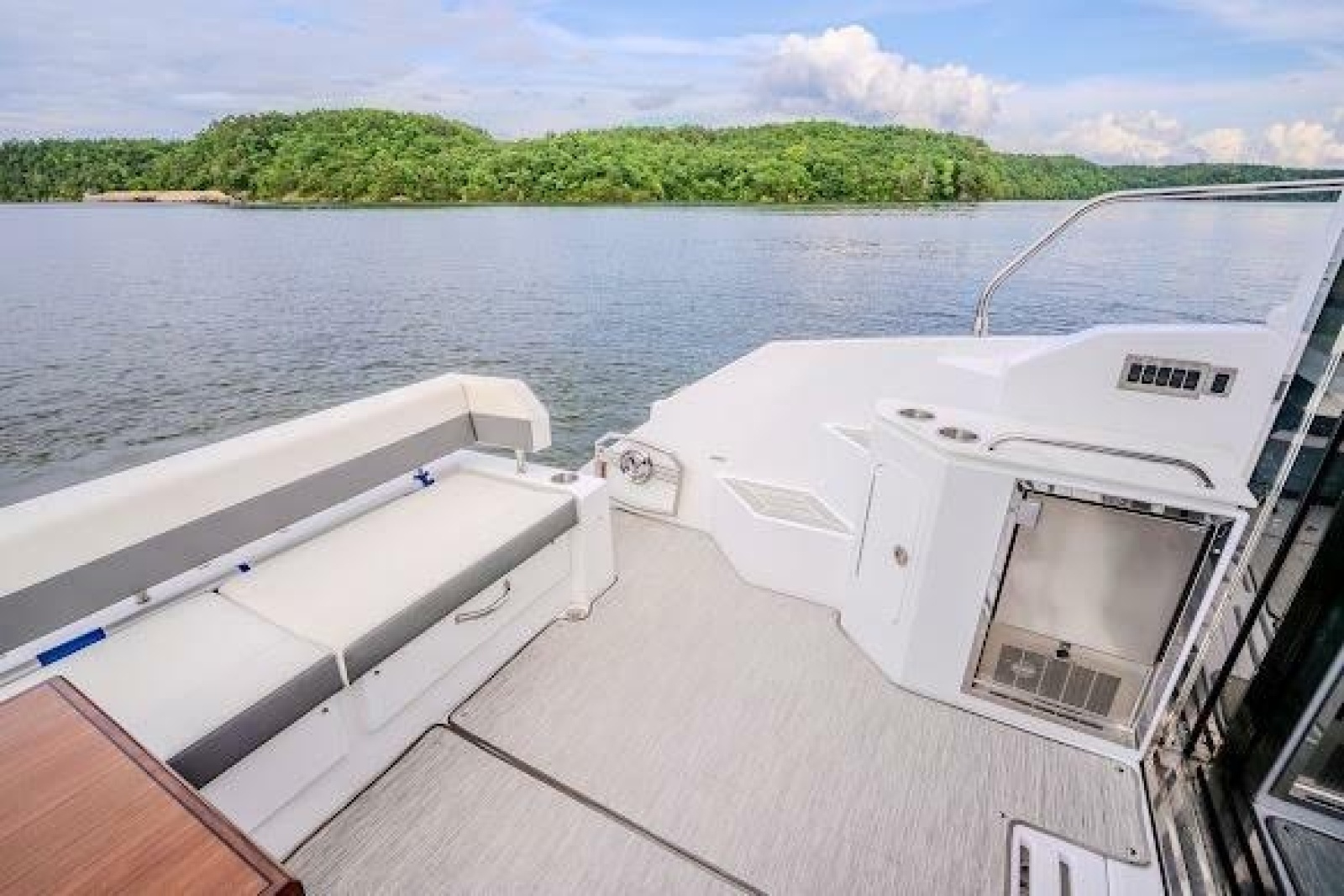 2023 Cruisers Yachts 42 Cantius
