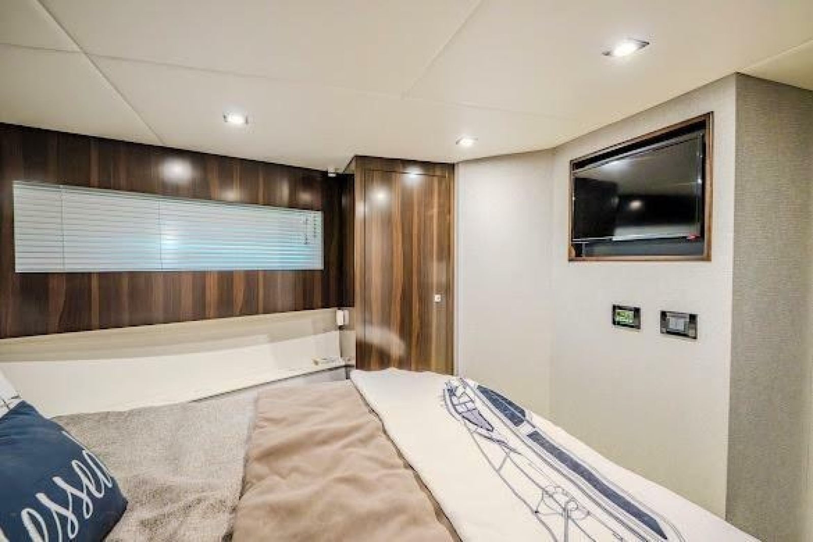 2023 Cruisers Yachts 42 Cantius