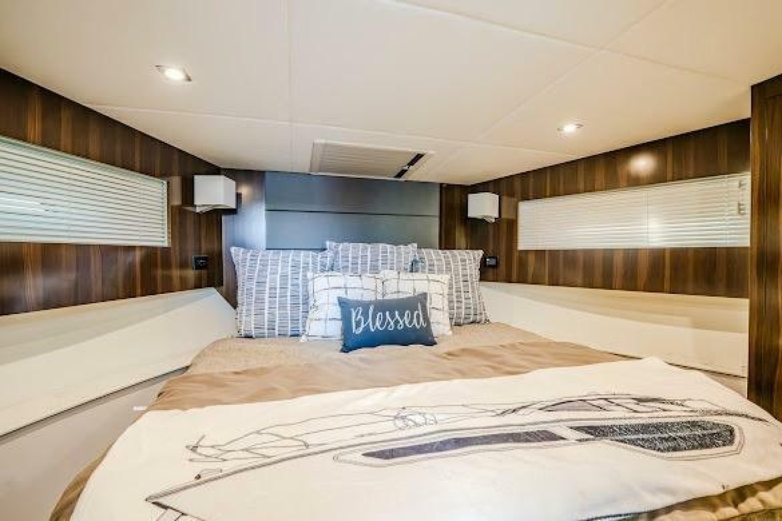 2023 Cruisers Yachts 42 Cantius