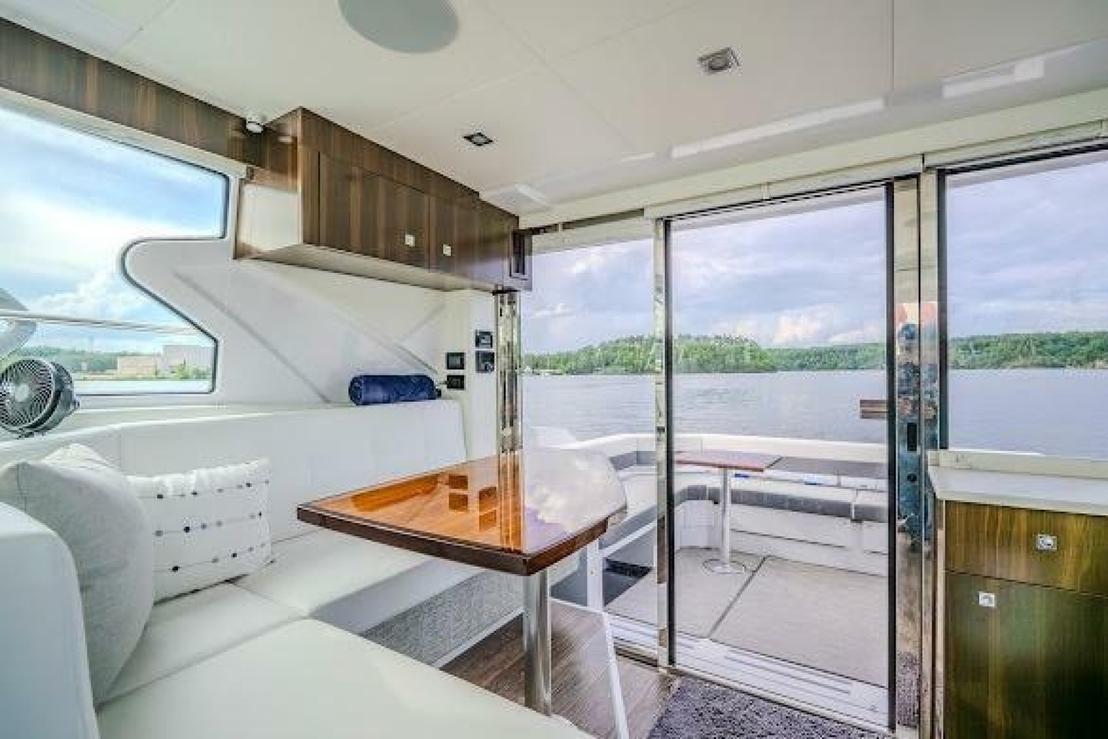 2023 Cruisers Yachts 42 Cantius