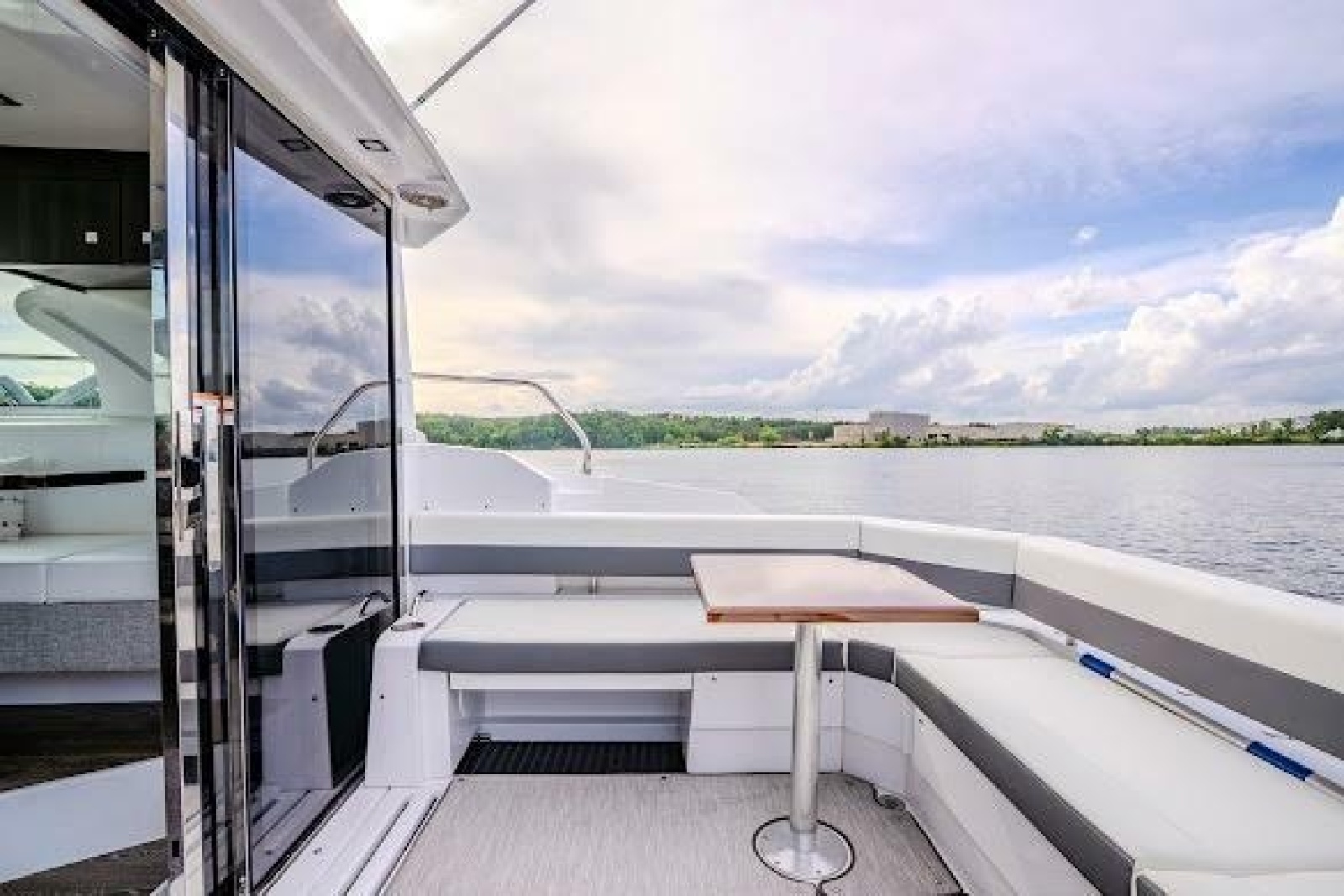 2023 Cruisers Yachts 42 Cantius