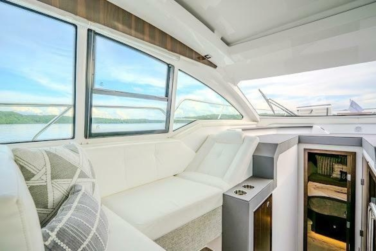 2023 Cruisers Yachts 42 Cantius
