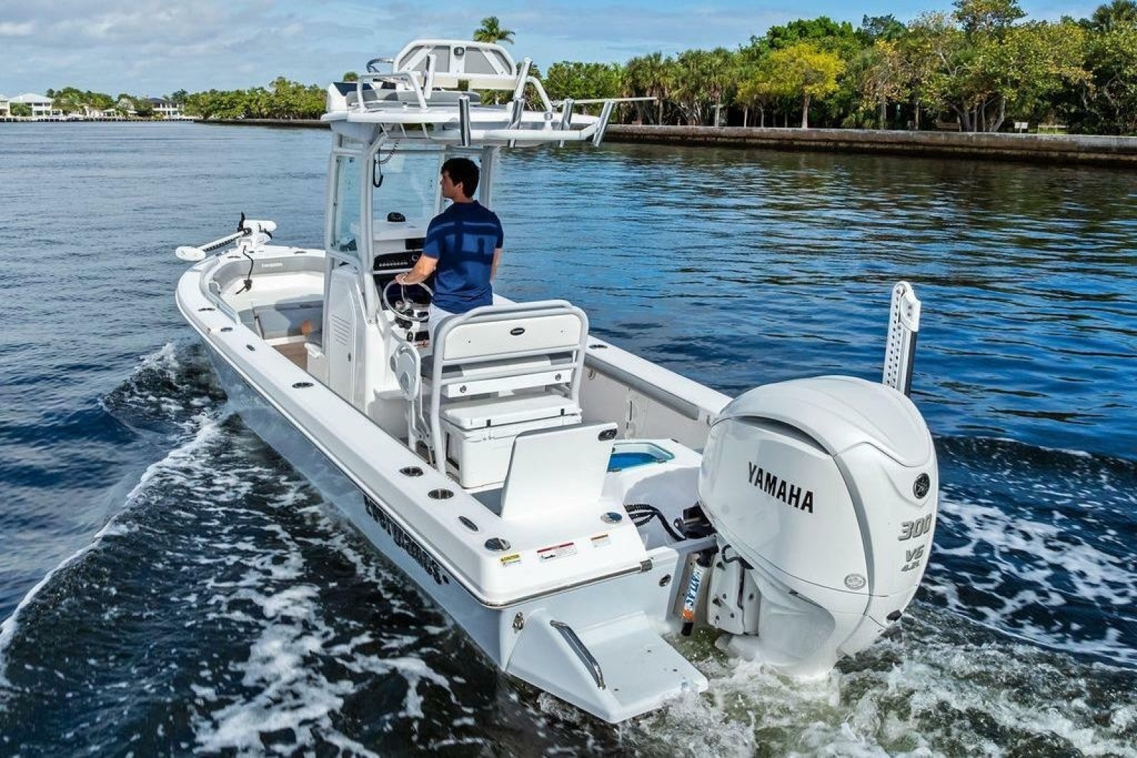 2023 Everglades 243 Center Console