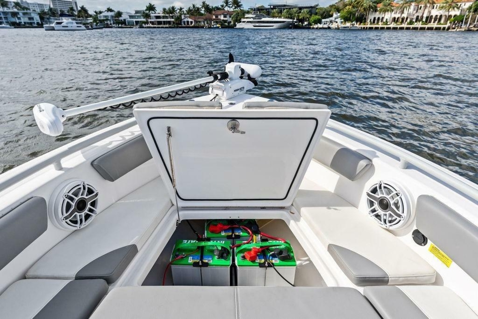 2023 Everglades 243 Center Console