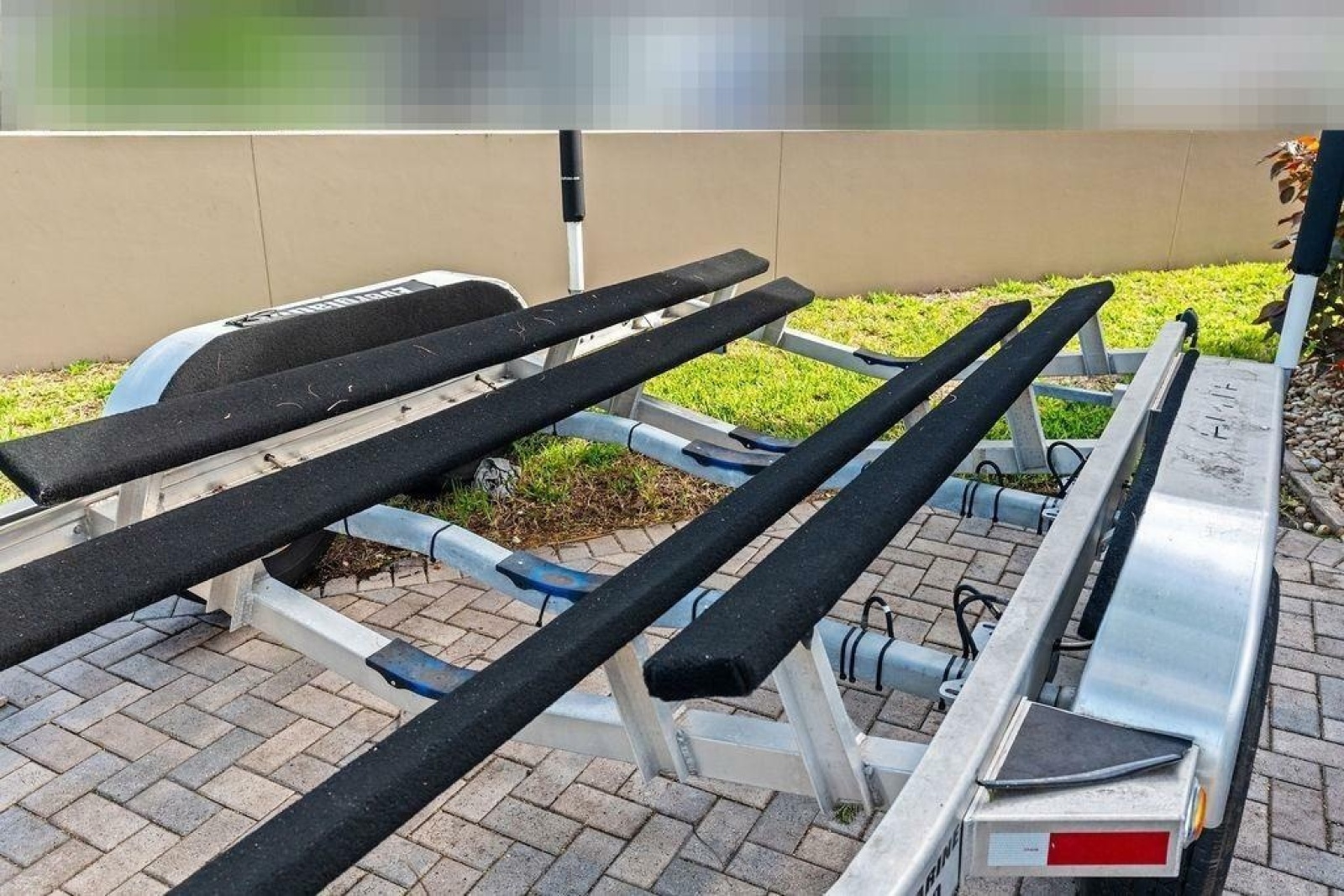 2023 Everglades 243 Center Console