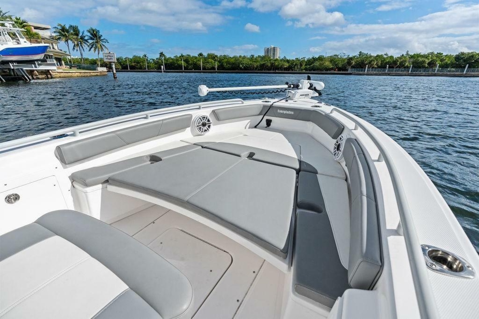 2023 Everglades 243 Center Console