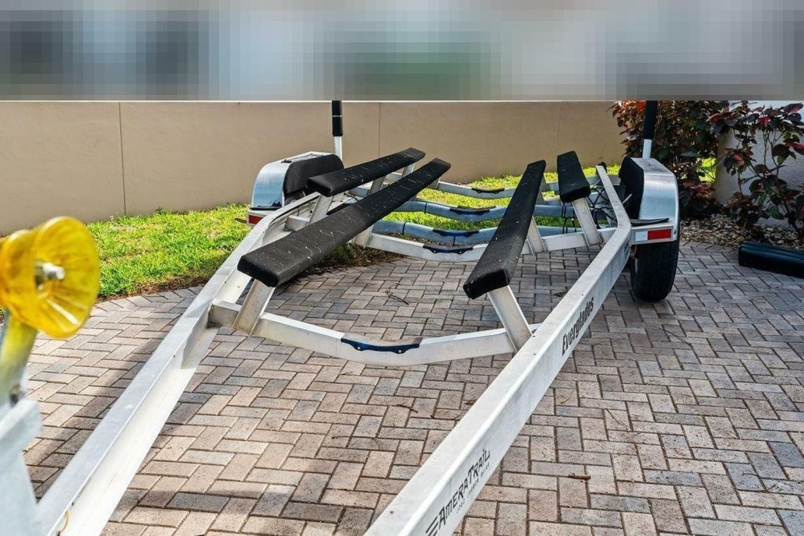 2023 Everglades 243 Center Console