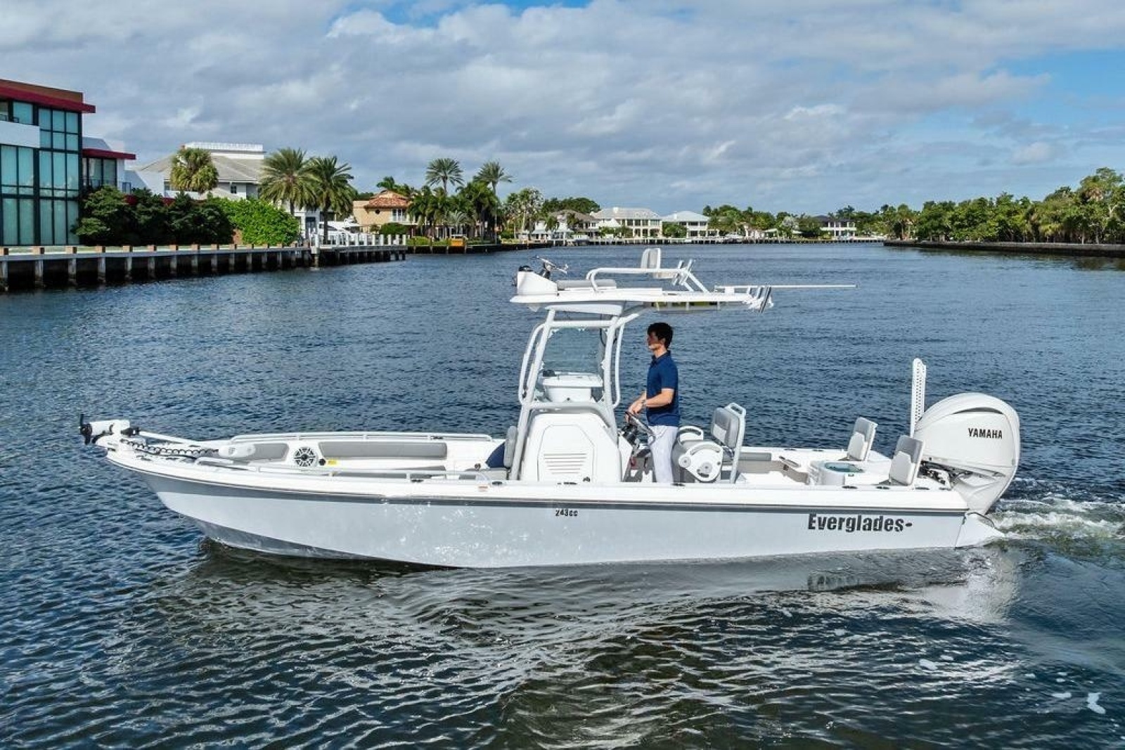 2023 Everglades 243 Center Console