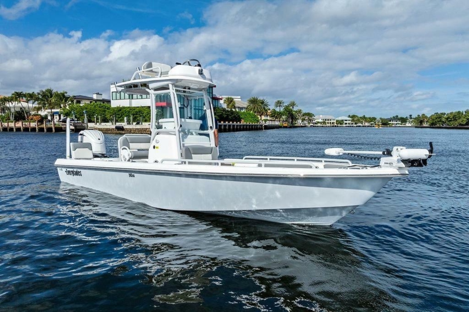 2023 Everglades 243 Center Console