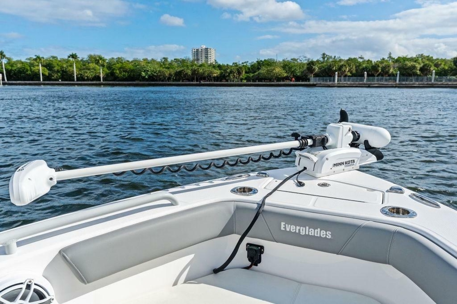 2023 Everglades 243 Center Console