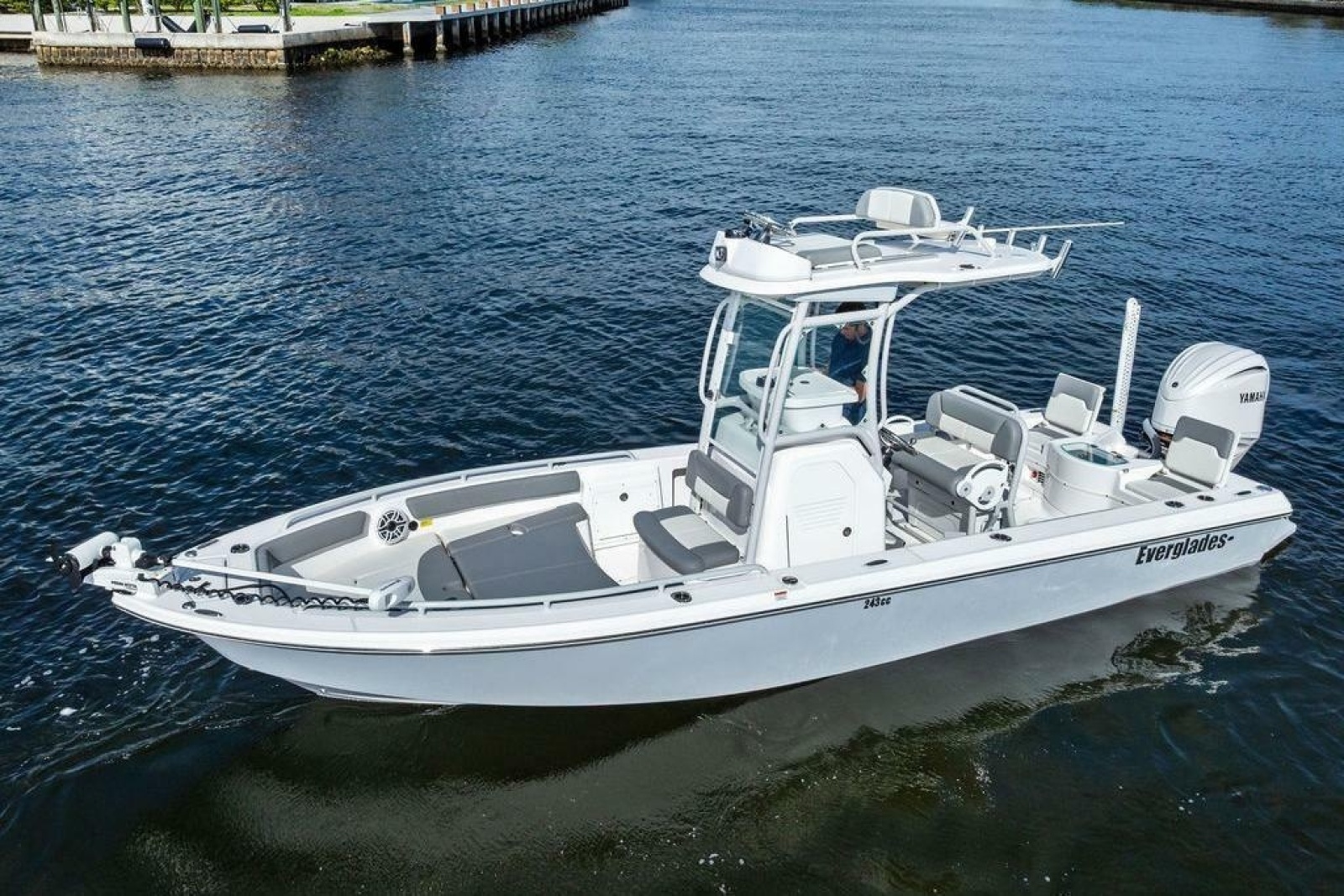 2023 Everglades 243 Center Console
