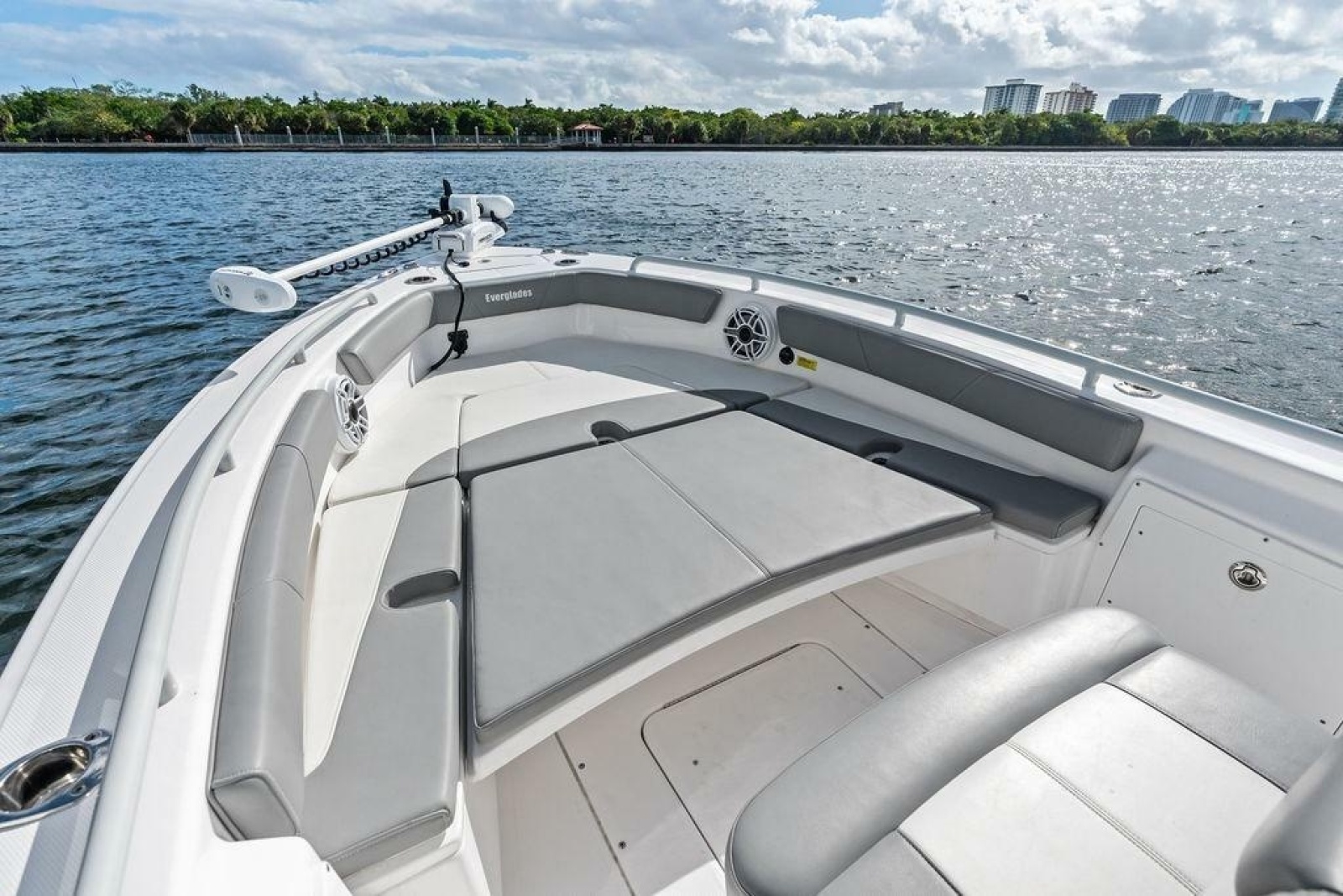 2023 Everglades 243 Center Console