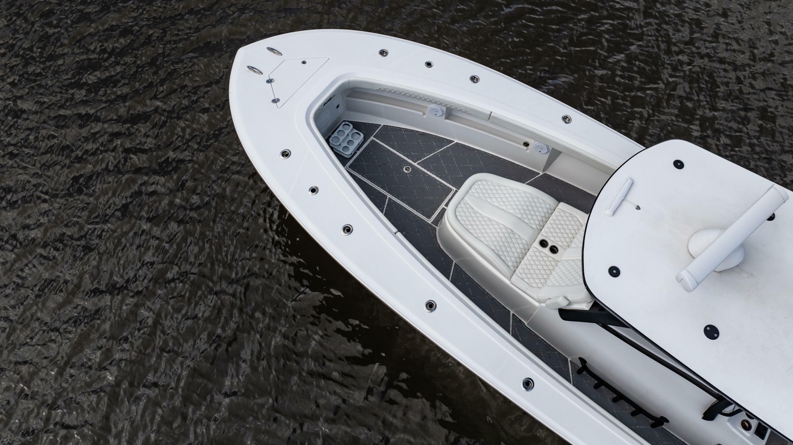 2023 Front Runner 39 Center Console