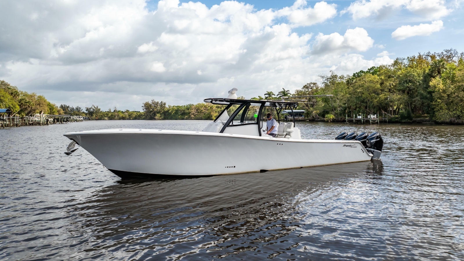 2023 Front Runner 39 Center Console