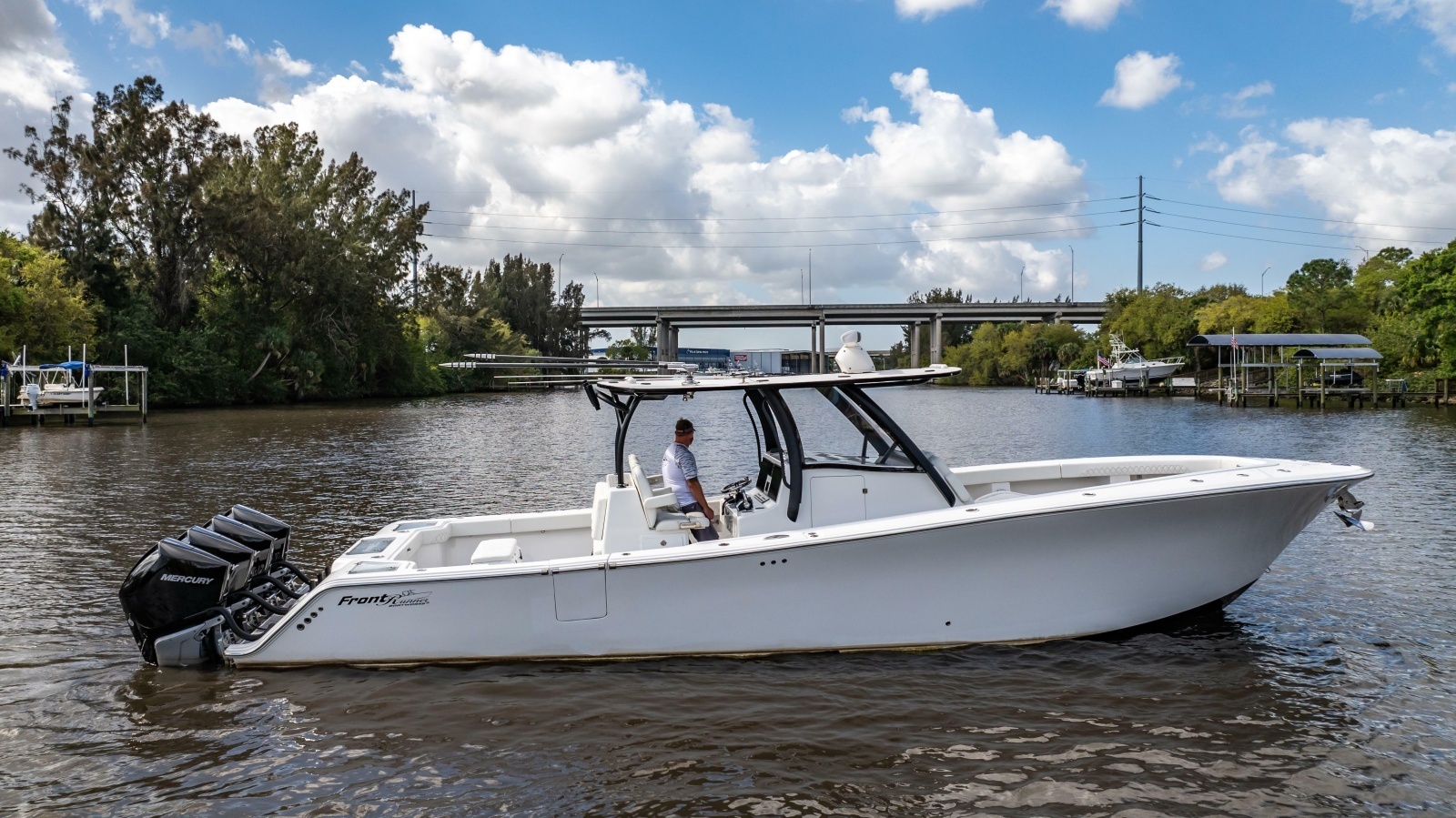 2023 Front Runner 39 Center Console